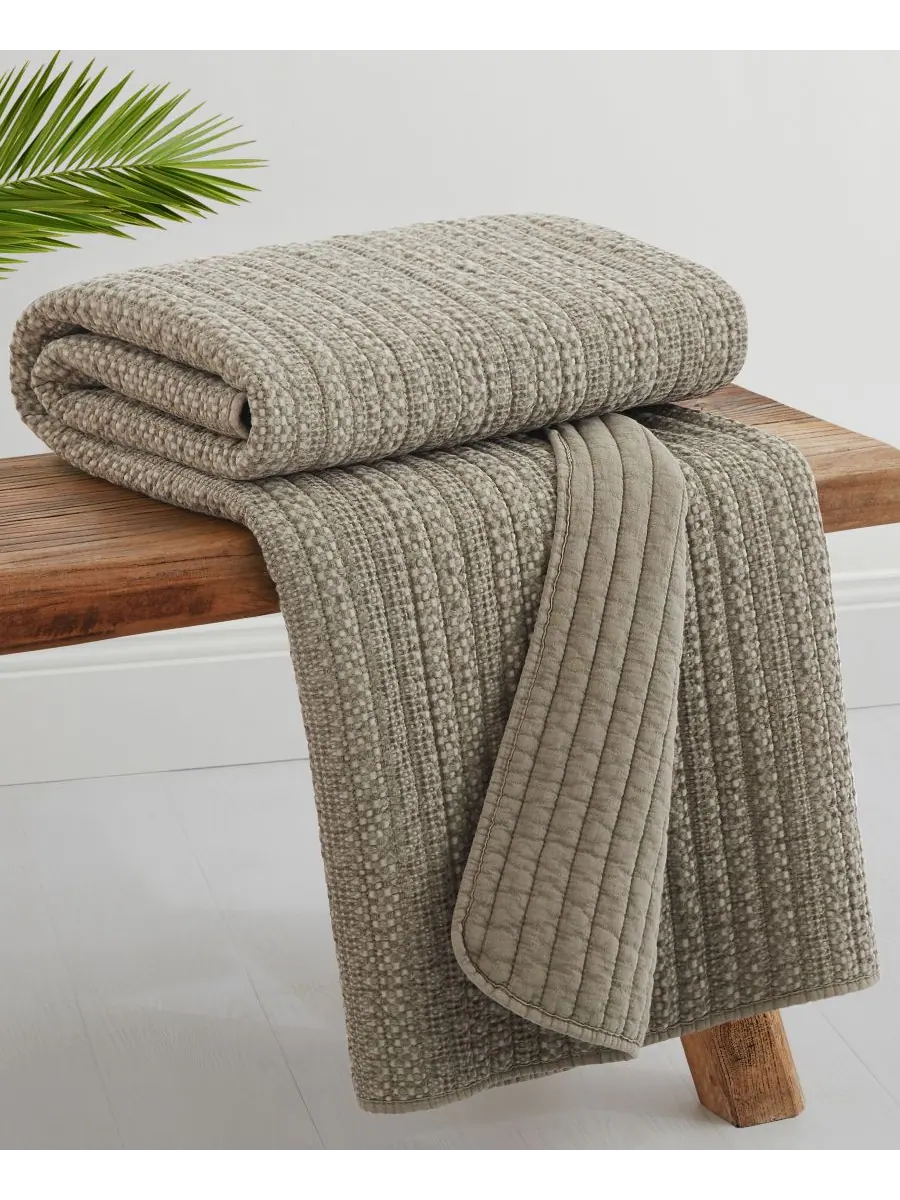 Стеганый плед Loden Stone Washed, 50 x 60 дюймов Levtex — изображение 3 из 5, тауп