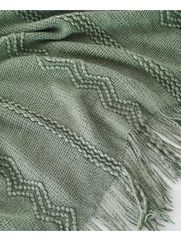 Легкий плед с текстурой тройного зигзага, 50 x 60 дюймов Battilo — изображение 3 из 6, зеленый