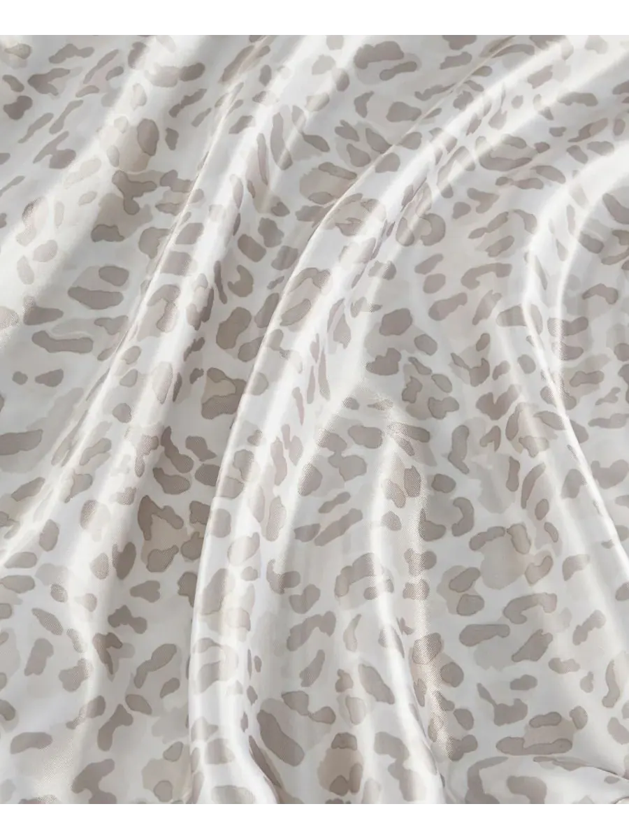 Комплект из двух наволочек из атласа с принтом, стандартный размер Madison Park Essentials — изображение 8 из 9, серый
