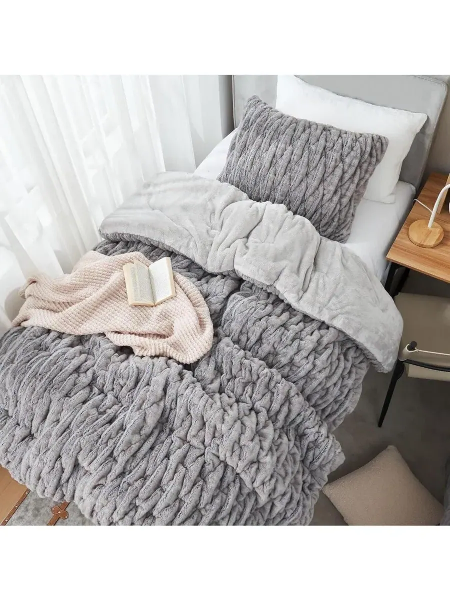 Комплект одеял из искусственного меха Wrinkle Rolls Chunky Bunny Coma Inducer — изображение 1 из 4, темно-синий коричневый