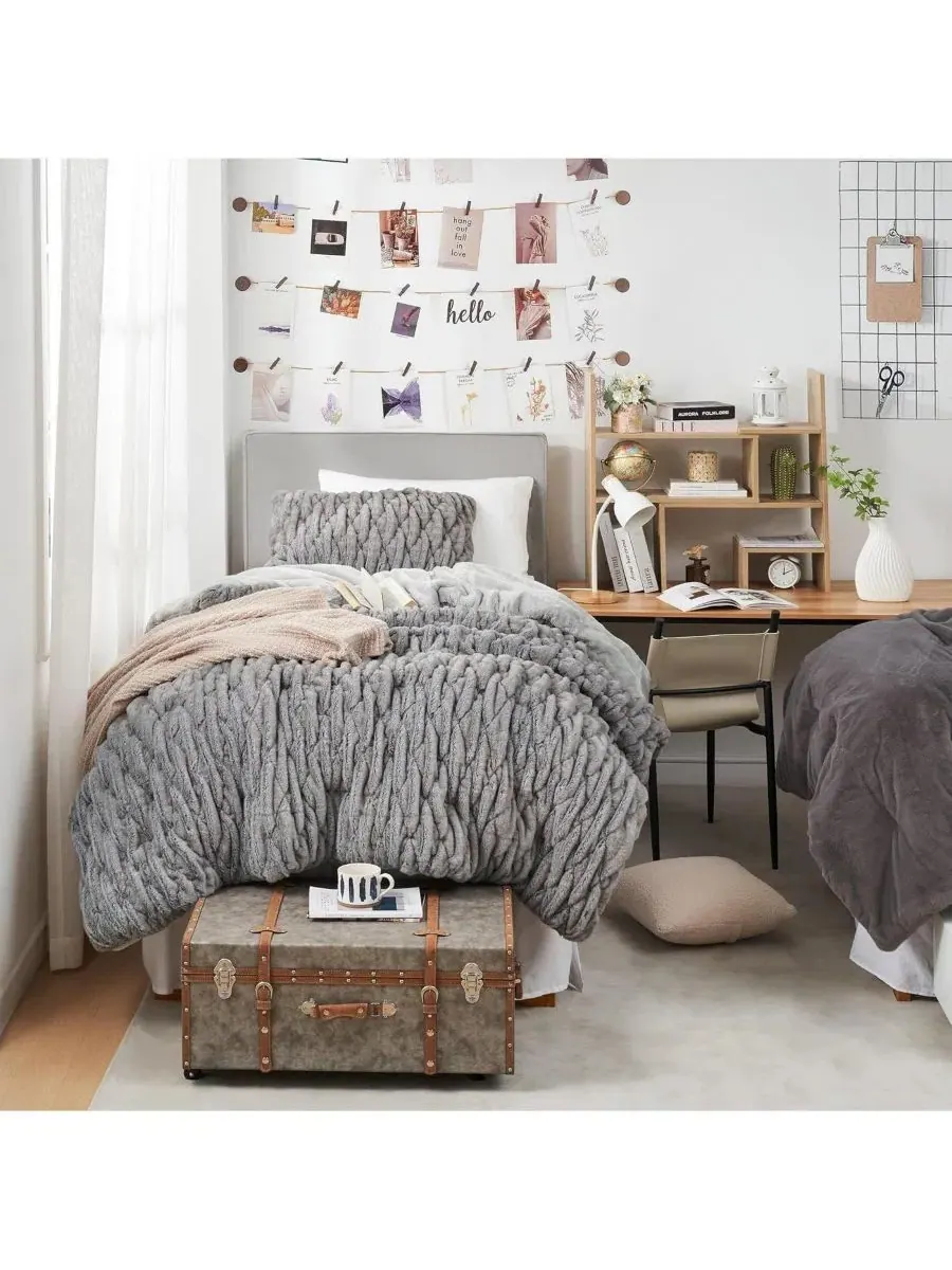 Комплект одеял из искусственного меха Wrinkle Rolls Chunky Bunny Coma Inducer — изображение 3 из 4, темно-синий коричневый