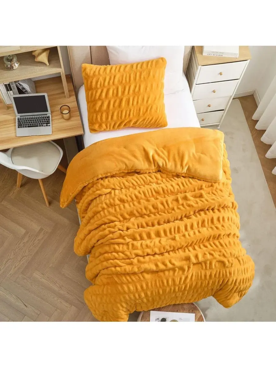 Одеяло-комфортер из искусственного меха Wrinkle Rolls Chunky Bunny Coma Inducer, Cheddar Cheese — изображение 2 из 4