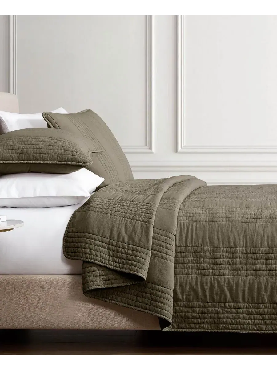 Стеганое покрывало Saria Quilted 3-Piece Coverlet Set Riverbrook Home — изображение 3 из 7, оливковый
