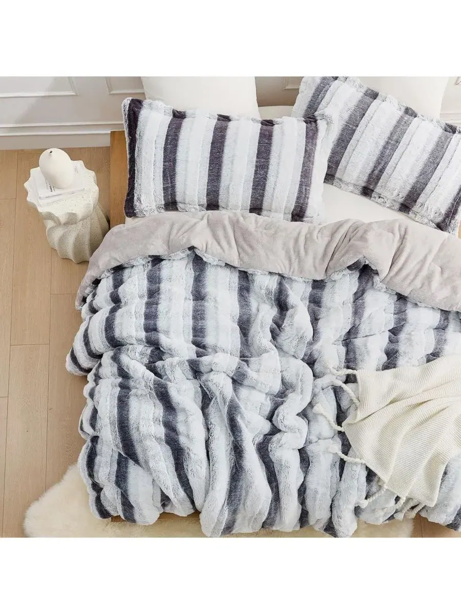 Комплект oversize-одеял с плюшевым кроликом Coma Inducer — изображение 3 из 4, серый