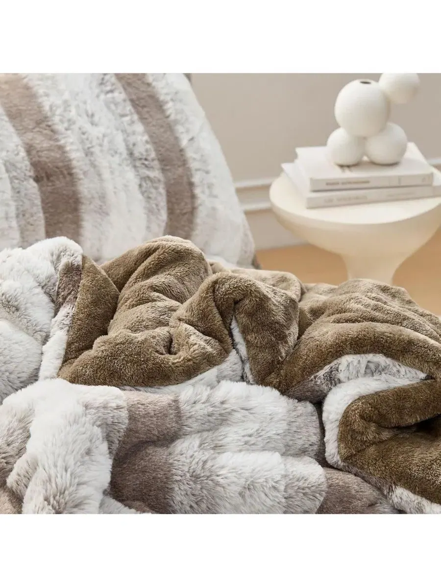 Одеяло-комфортер с плюшем Oversized Comforter Set Coma Inducer, Taupe Tones — изображение 4 из 4