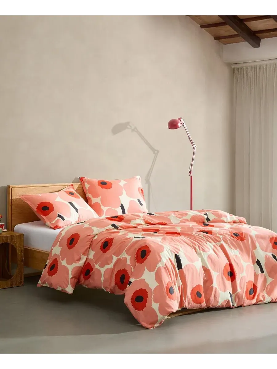 Комплект стеганого одеяла Unikko Cotton, King Marimekko — изображение 3 из 7, коралл
