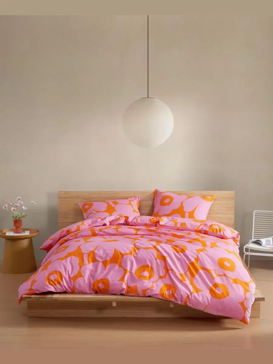 Комплект стеганого одеяла Unikko Cotton, King Marimekko — изображение 1 из 7, розовый оранжевый