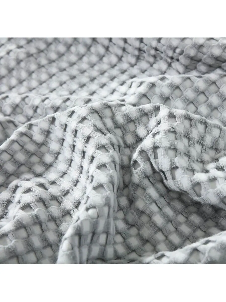 Уютный бамбуковый плед с вафельной текстурой Egyptian Linens — изображение 3 из 3, серый