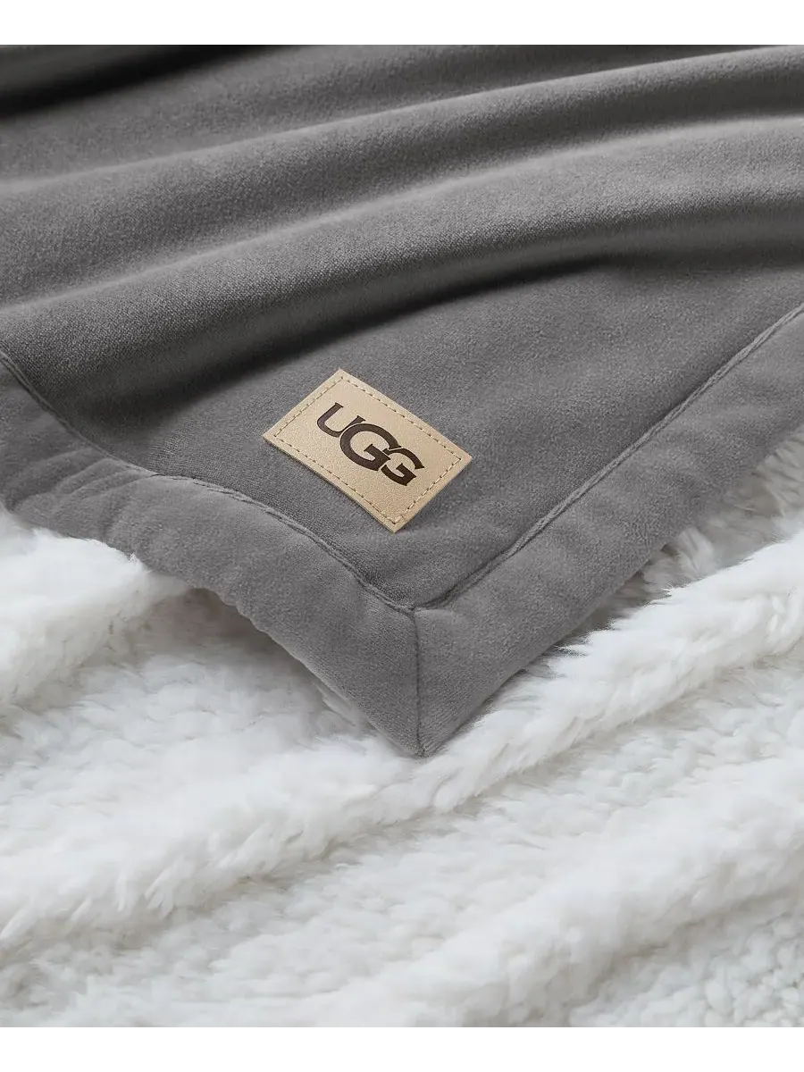 Плед из искусственного меха Bliss, 127 x 178 см Ugg — изображение 2 из 4, темно-серый