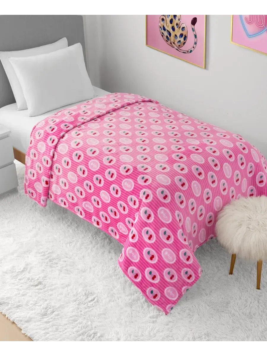 Легкий, ультрамягкий плюшевый плед, 152 x 229 см Juicy Couture — изображение 4 из 7, розовый