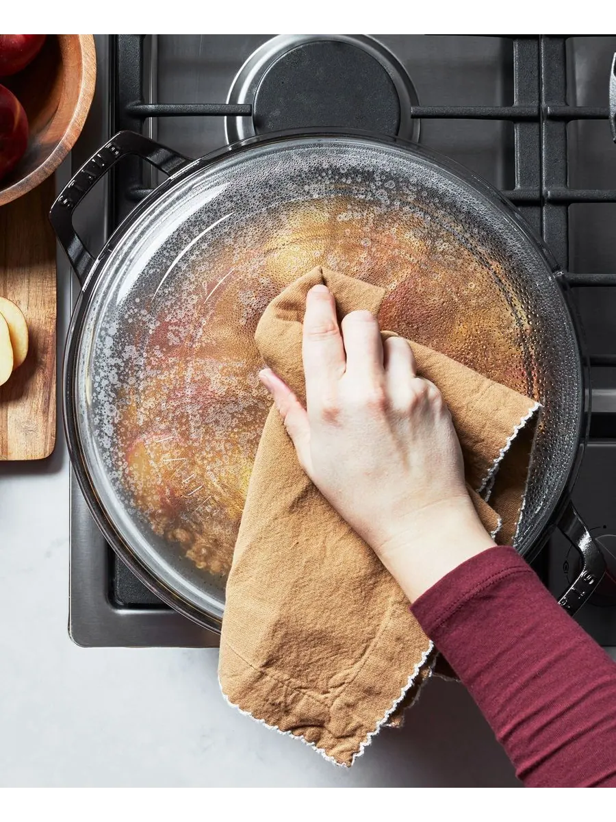 Жаровня Staub Braiser со стеклянной крышкой, 30 см, 3.4 л, гранатовый — изображение 6 из 6, гренадин