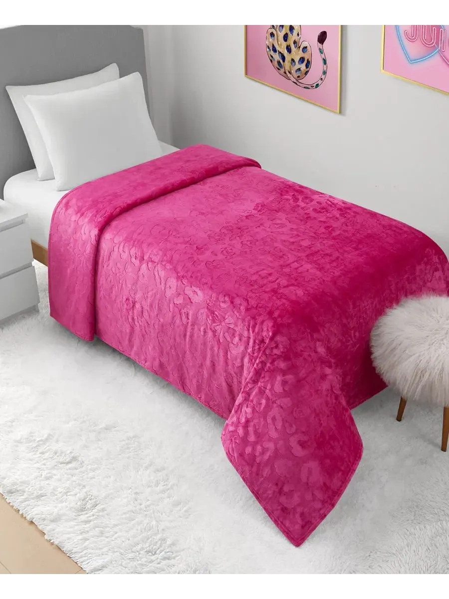 Плед 152 см x 229 см с тиснением Juicy Couture — изображение 4 из 7, розовый