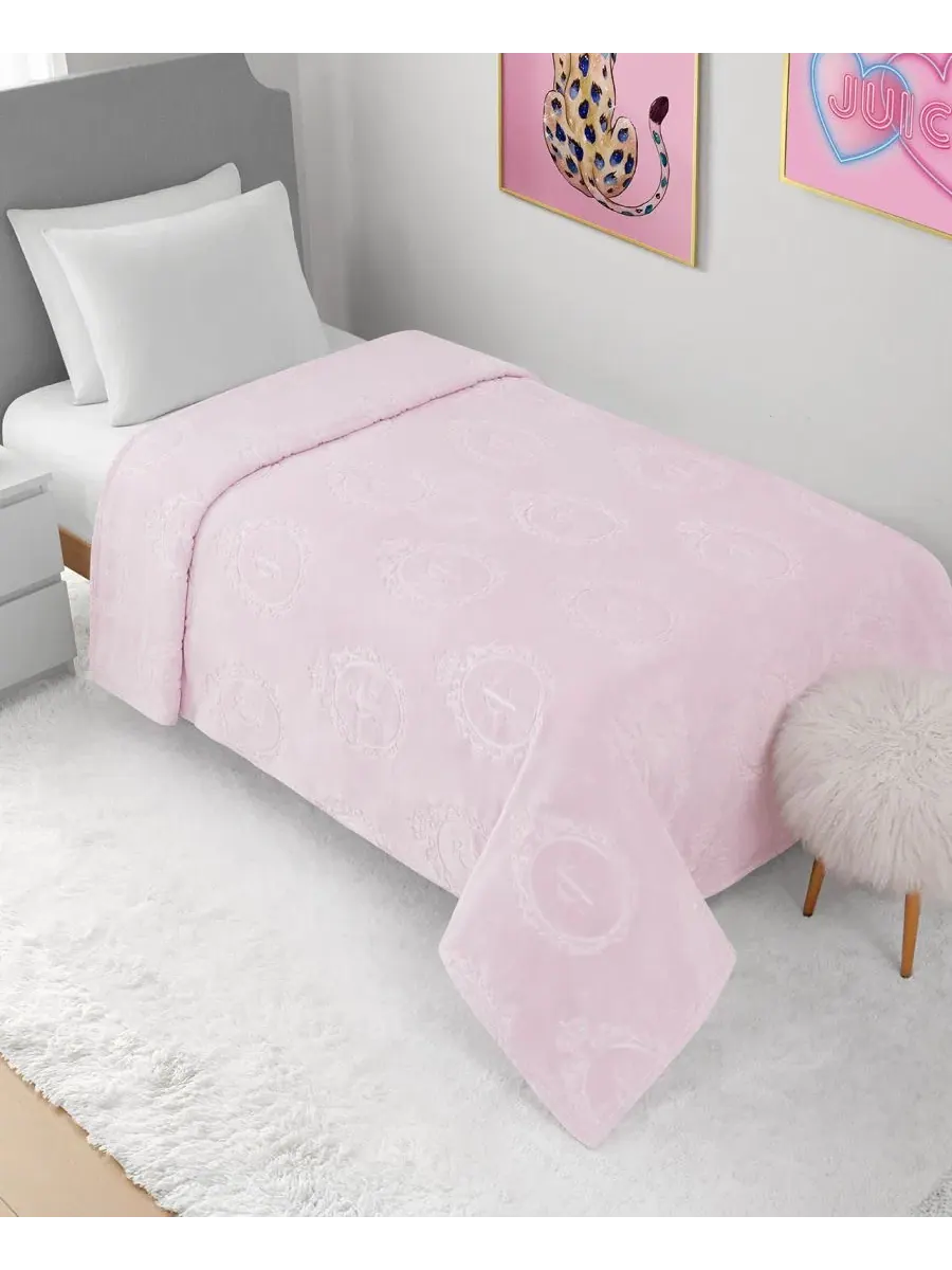 Плед флисовый с тисненым узором, 152 x 229 см Juicy Couture — изображение 4 из 7, винтажный розовый