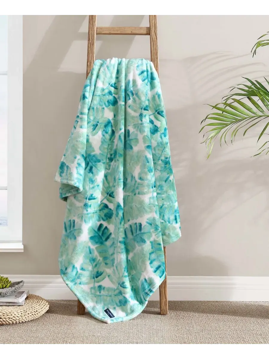 Ультрамягкий плюшевый флисовый плед, 178 x 127 см Tommy Bahama Home — изображение 2 из 6, зеленый
