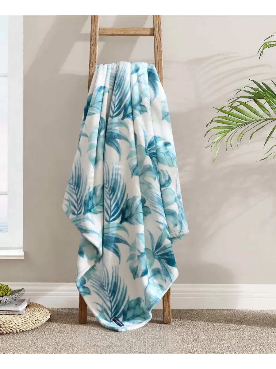 Ультрамягкий плюшевый флисовый плед, 178 x 127 см Tommy Bahama Home — изображение 2 из 6, белый/зеленый