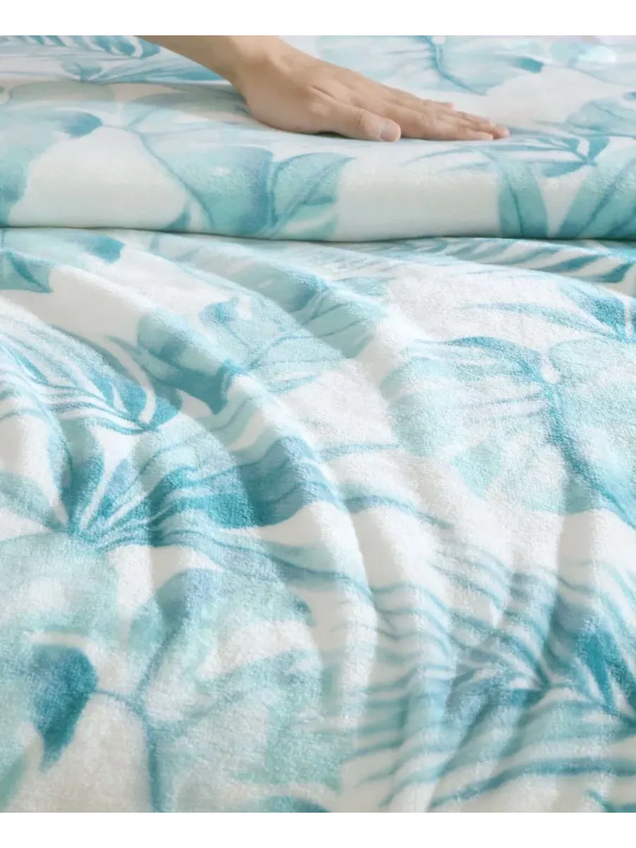 Ультрамягкий плюшевый флисовый плед, 178 x 127 см Tommy Bahama Home — изображение 3 из 6, белый/зеленый