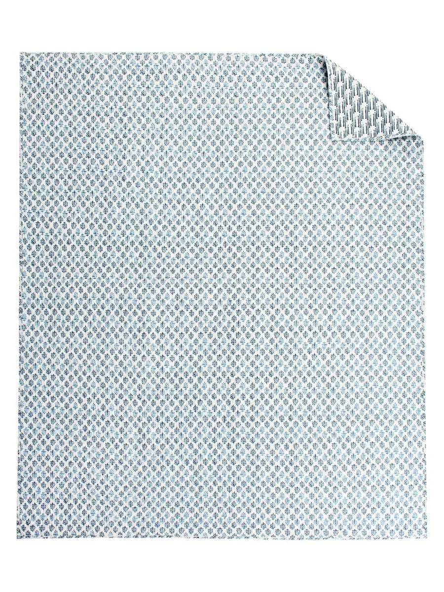 Двустороннее стеганое покрывало Aditya, 50 x 60 дюймов Levtex — изображение 5 из 5, темно-синий