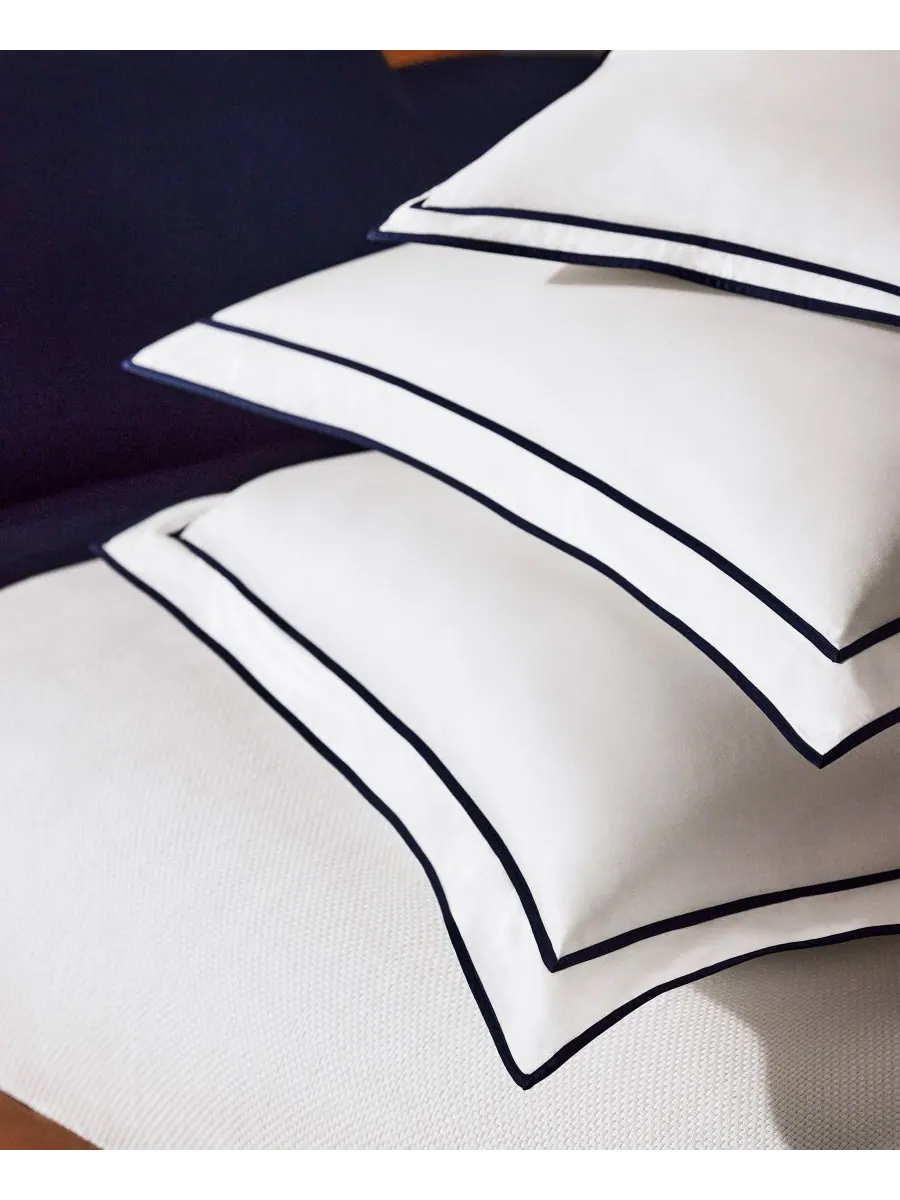 Наволочка Spencer Sateen Border Sham, стандартная Lauren Ralph Lauren — изображение 3 из 3, белый темно-синий