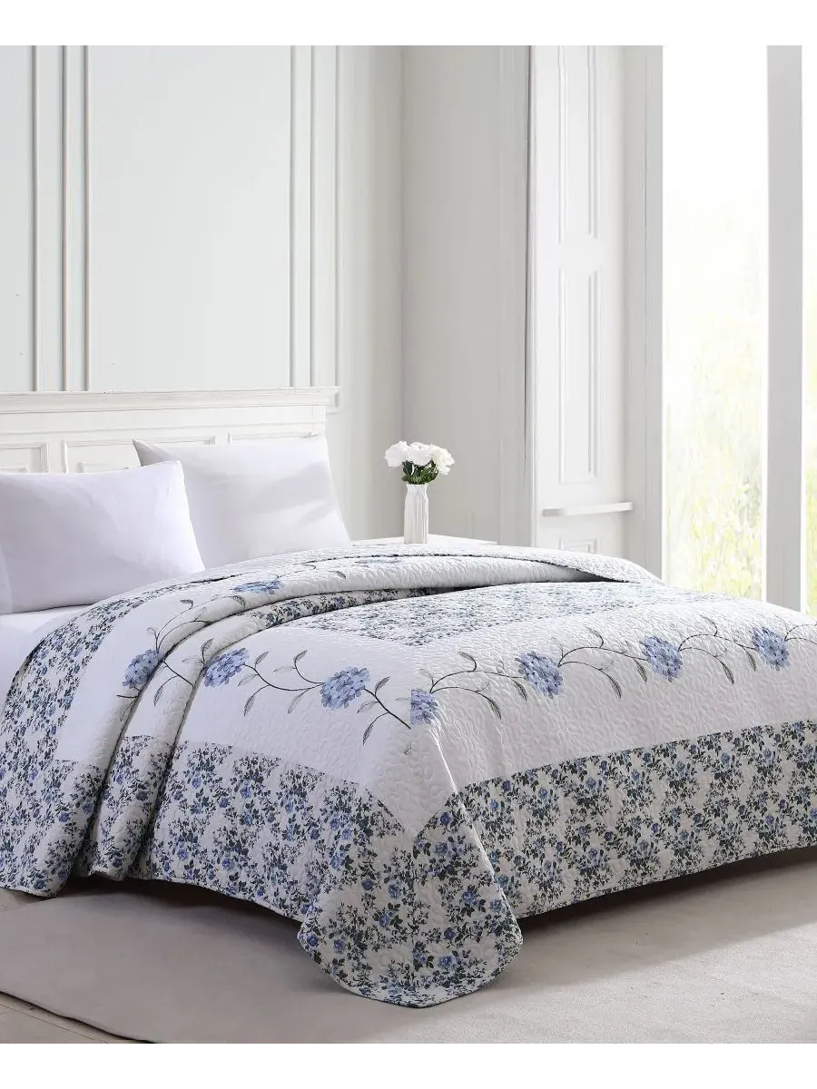 Покрывало с вышивкой гвоздики Carnation Embroidered Beatrice Home Fashions
