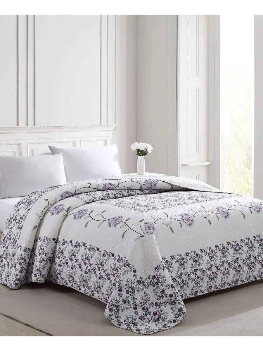 Покрывало с вышивкой гвоздики, полный размер Beatrice Home Fashions