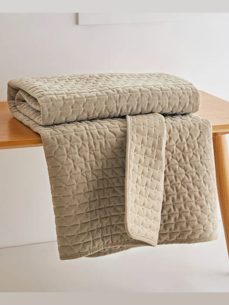 Двустороннее стеганое покрывало Velvet Stitch, 50 x 60 дюймов Levtex — изображение 3 из 7, тауп