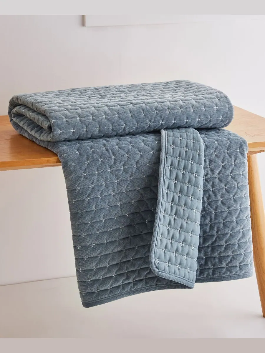 Двустороннее стеганое покрывало Velvet Stitch, 50 x 60 дюймов Levtex — изображение 3 из 7, шамбре