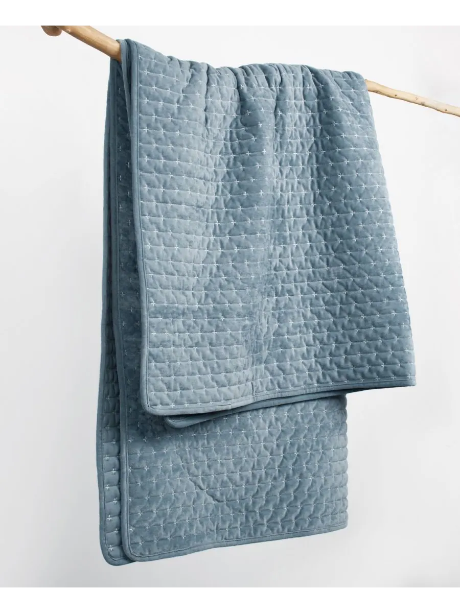 Двустороннее стеганое покрывало Velvet Stitch, 50 x 60 дюймов Levtex — изображение 4 из 7, шамбре