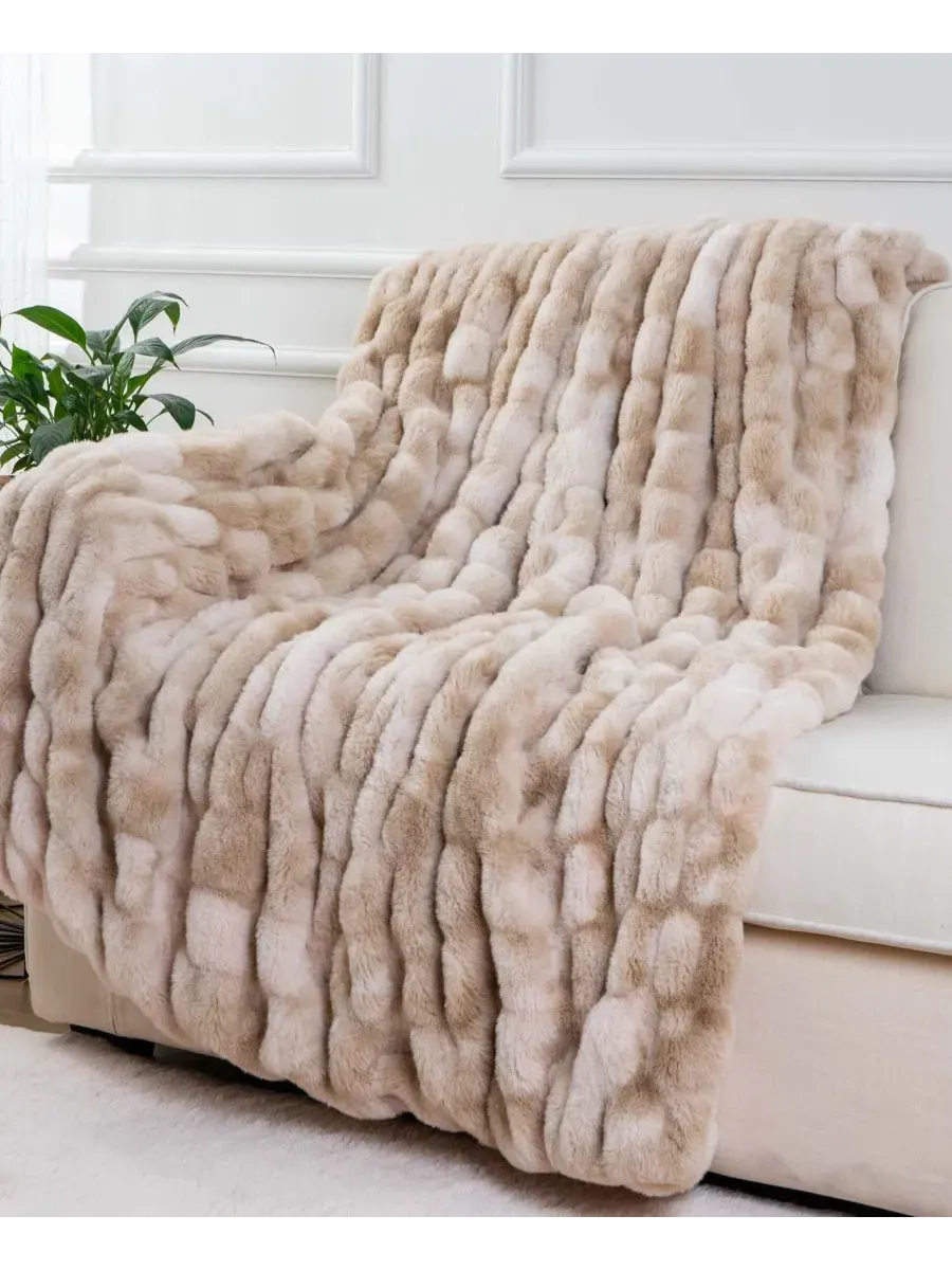 Плед из искусственного меха Fuzzy Faux Fur Throw, 150×125 см Happycare Textiles — изображение 2 из 7, бежевый