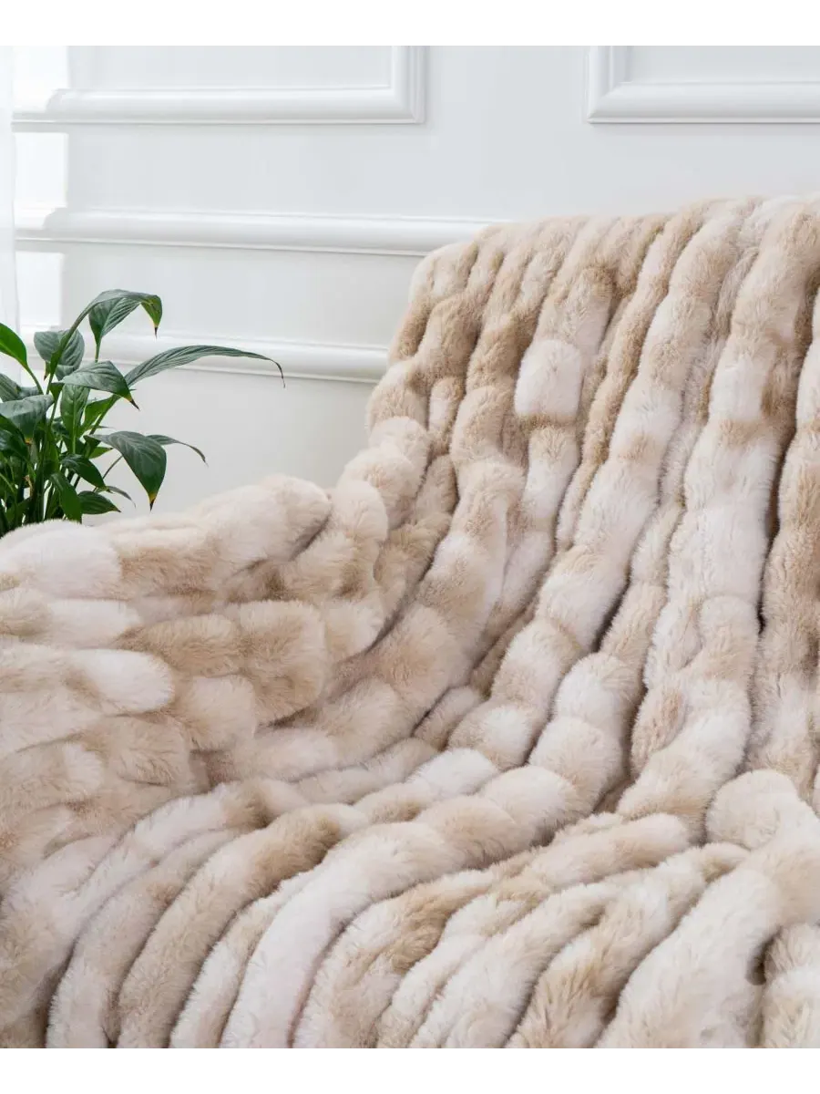 Плед из искусственного меха Fuzzy Faux Fur Throw, 150×125 см Happycare Textiles — изображение 3 из 7, бежевый