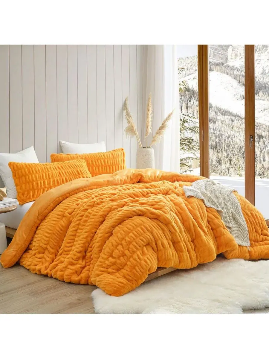 Одеяло-комфортер из искусственного меха Wrinkle Rolls Chunky Bunny Coma Inducer, Cheddar Cheese — изображение 2 из 4