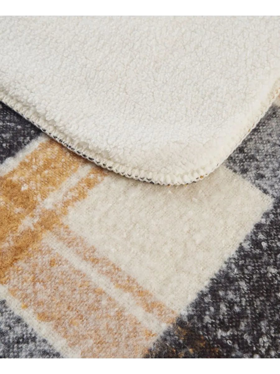 Плед Bloomington из искусственного мохера с отделкой под шерпу, 50 x 60 дюймов Woolrich — изображение 3 из 5, бежевый