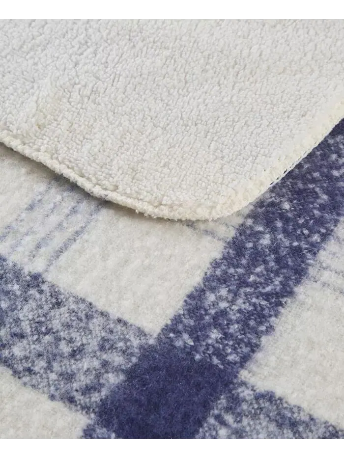 Плед из искусственного мохера Bloomington для шерпа, 50 x 60 дюймов Woolrich — изображение 3 из 8, синий