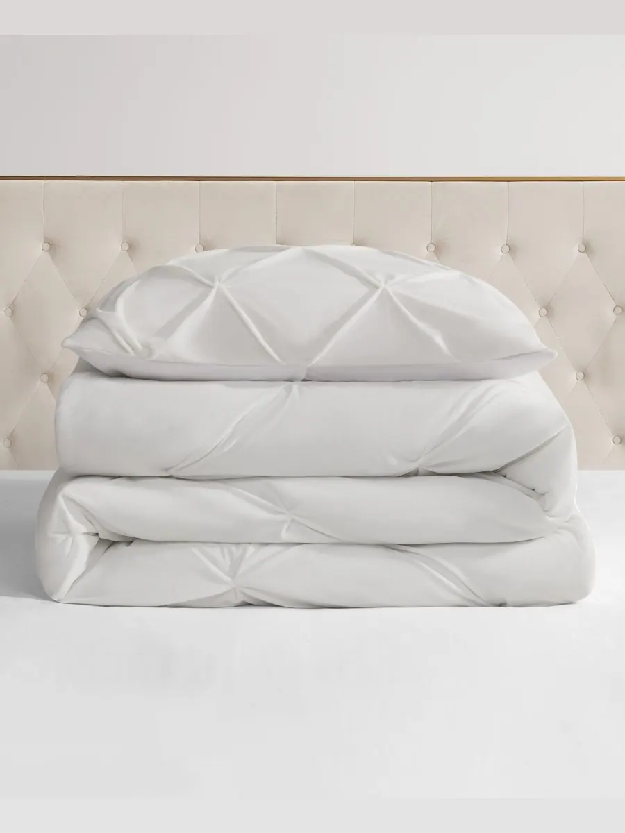 Комплект постельного белья Kiss Pleat Plush из 2 предметов, размер Twin/Twin XL Juicy Couture — изображение 2 из 6, белый