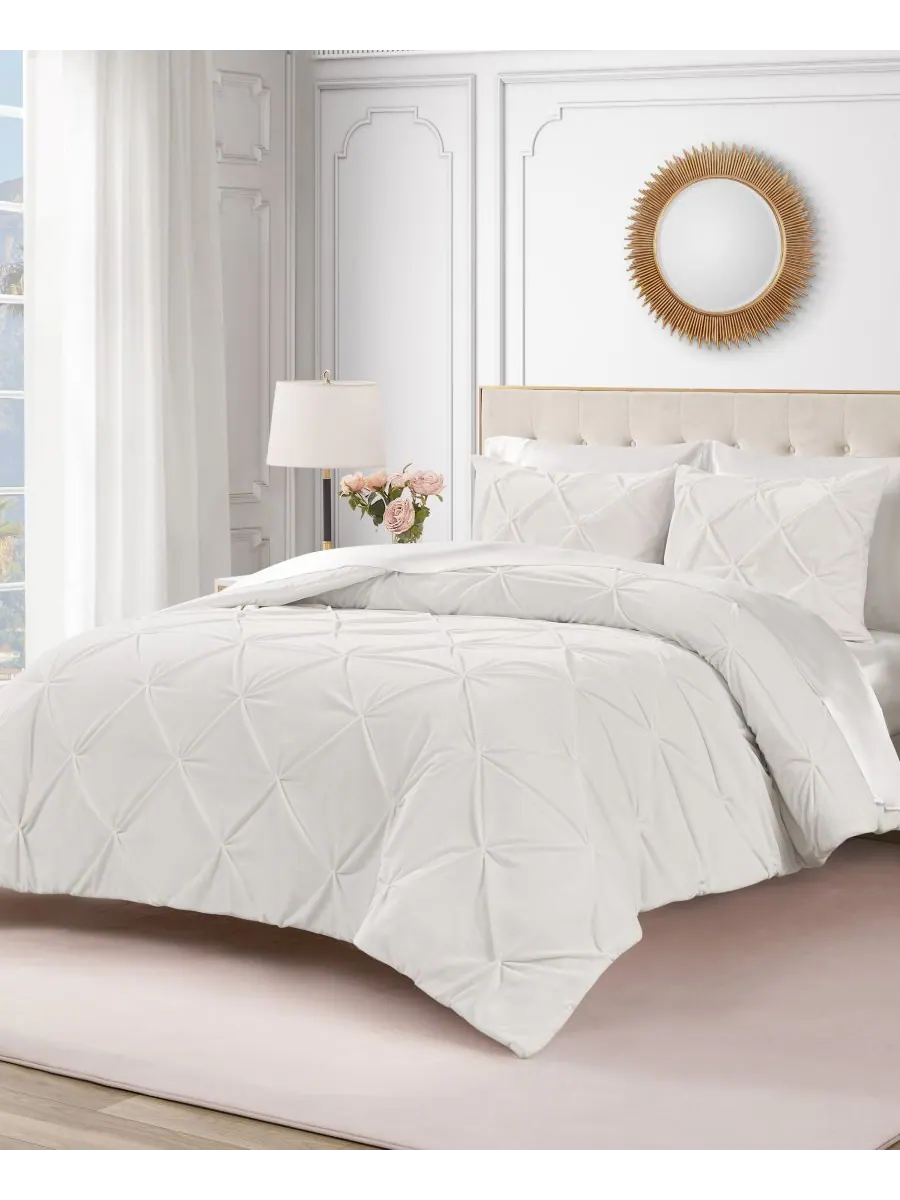 Комплект постельного белья Kiss Pleat Plush из 2 предметов, размер Twin/Twin XL Juicy Couture — изображение 5 из 6, белый