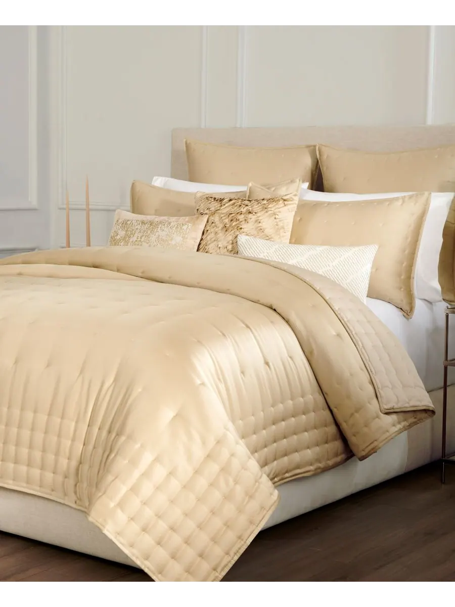 Шелковая наволочка с фактурой "молотый шелк", стандартная Donna Karan Home, Gold, Standard Sham — изображение 4 из 4, золото
