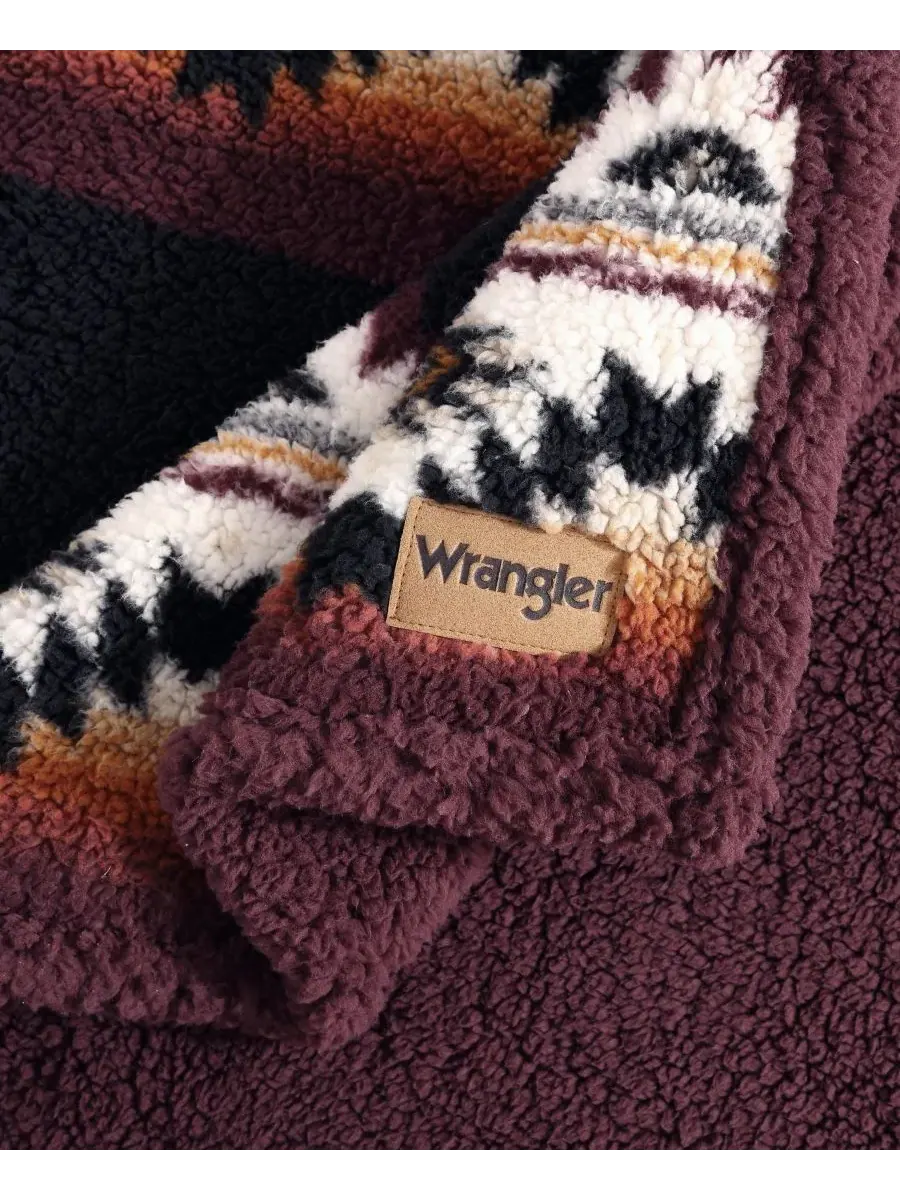 Плед из искусственного меха с принтом «Горный туман», 127 x 178 см Wrangler — изображение 6 из 6, красный