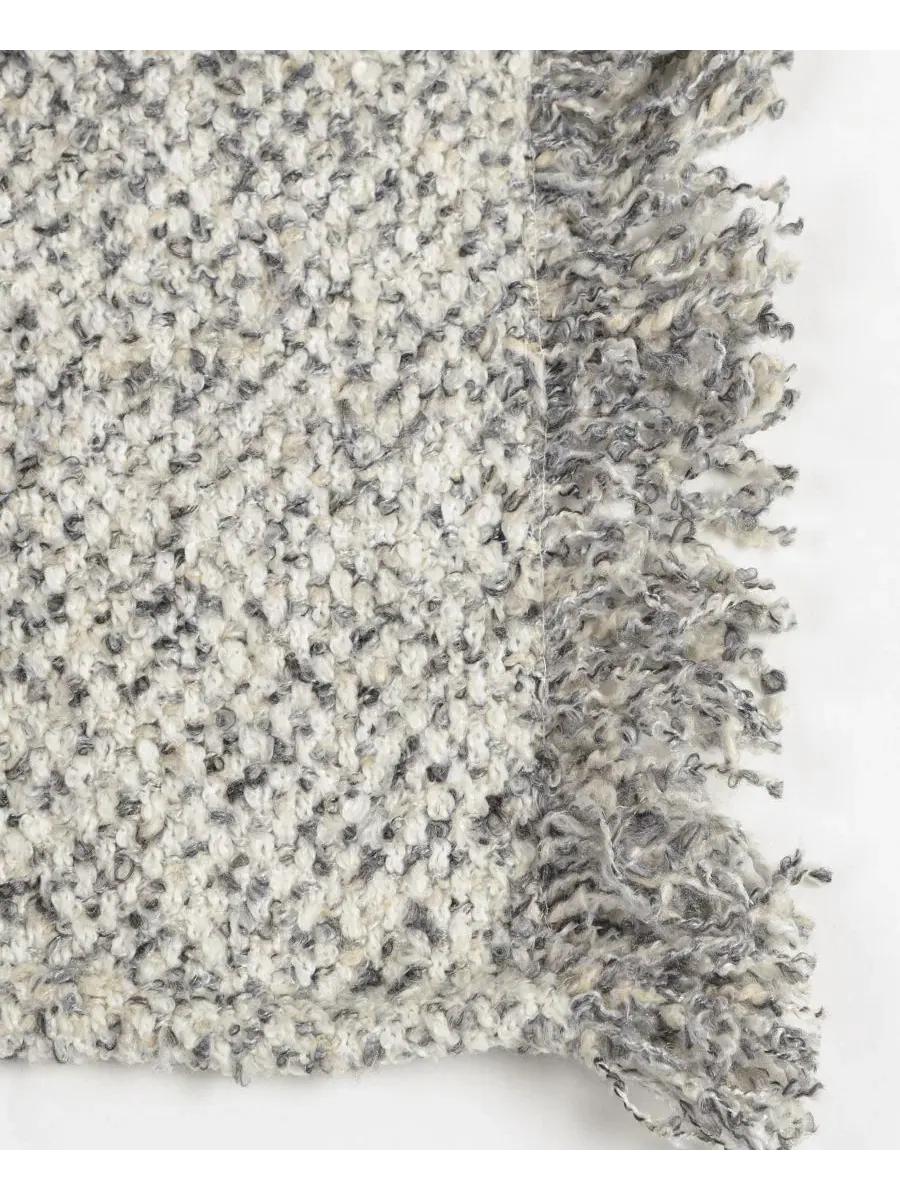 Плед флисовый с бахромой Ruth Boucle Texture Throw Rizzy Home — изображение 2 из 6, серый