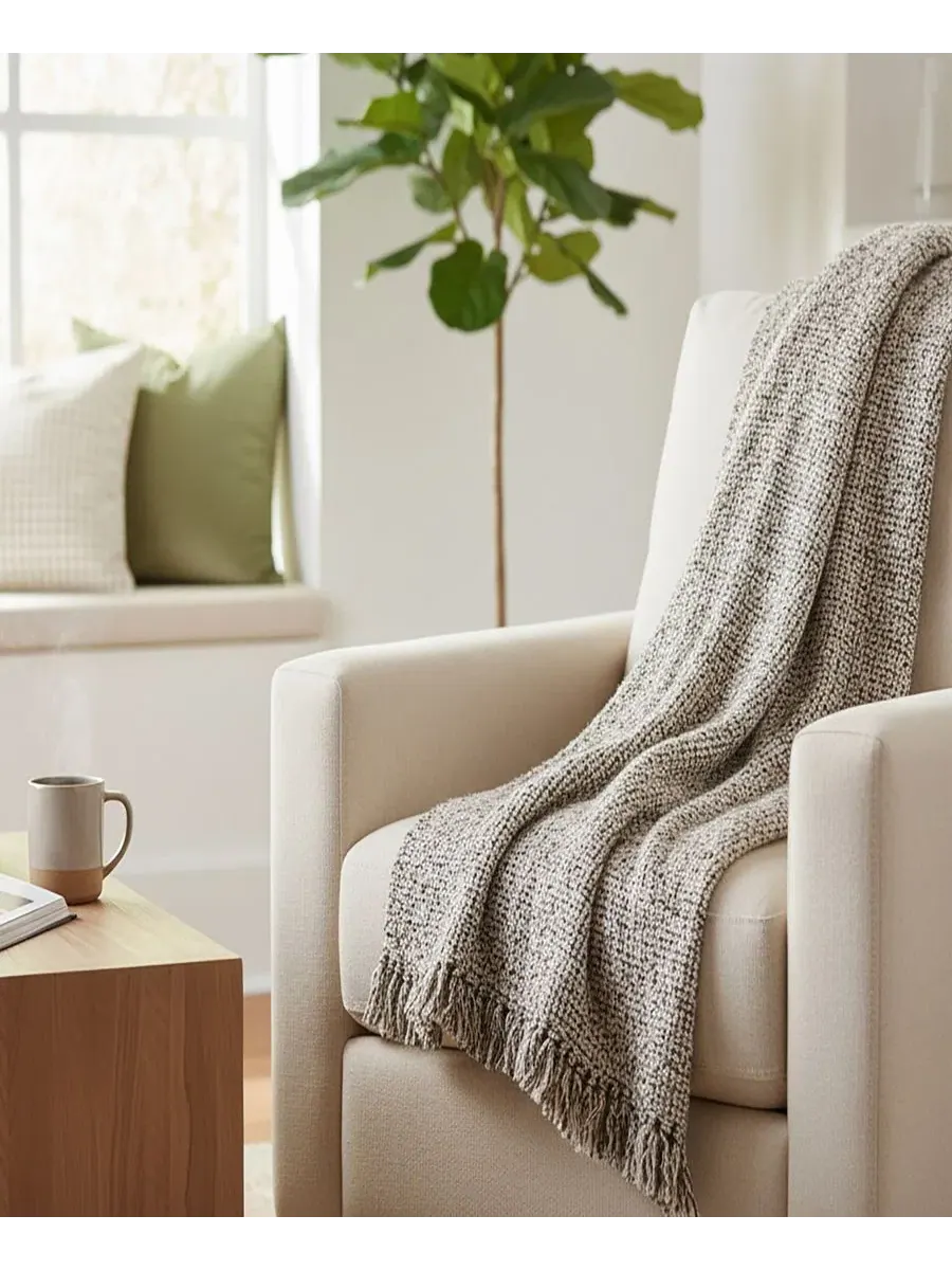 Плед флисовый с бахромой Ruth Boucle Texture Throw Rizzy Home — изображение 5 из 6, серый