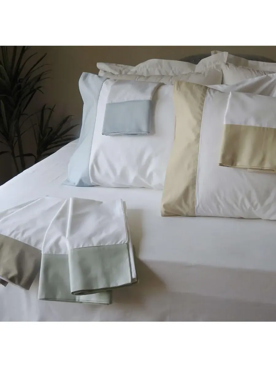 Комплект из двух наволочек из длинноволокнистого хлопка Egyptian Linens — изображение 3 из 4, черный