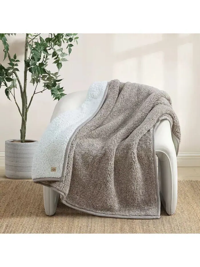 Классический плед UGG Fluff, 50 x 70 дюймов UGG
