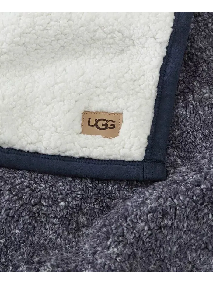 Классический плед UGG Fluff, 50 x 70 дюймов UGG — изображение 2 из 2, океанский
