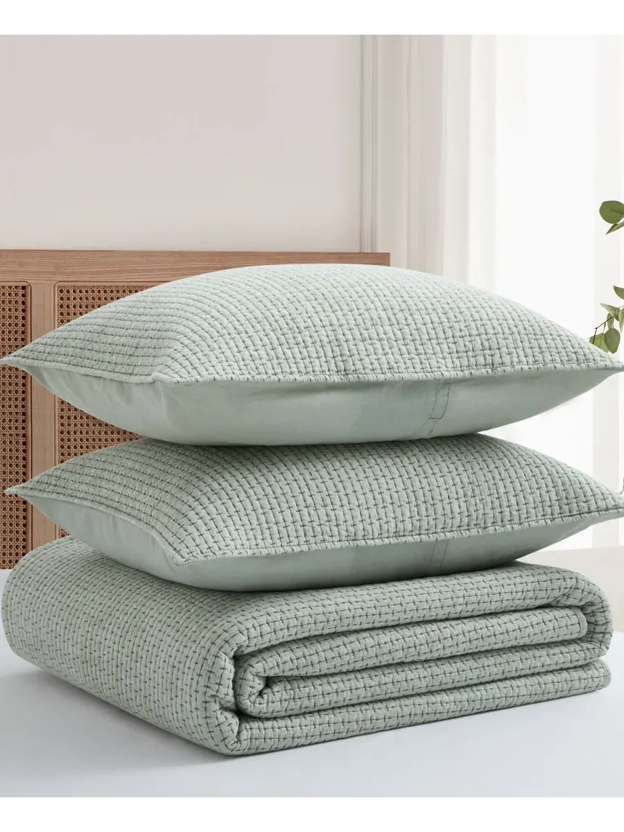 Стеганое одеяло с вышивкой Pick-Stitch Artisan, 3 предмета, King/California King Levtex Home — изображение 4 из 4, шалфейный