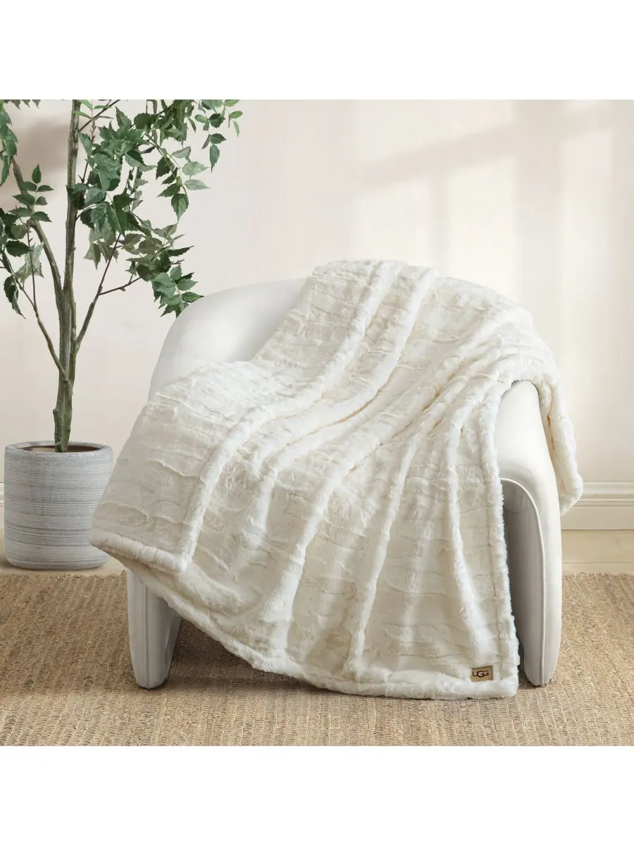 Плед Valor из искусственного меха с текстурой, 50 x 70 дюймов UGG — изображение 1 из 3, белый