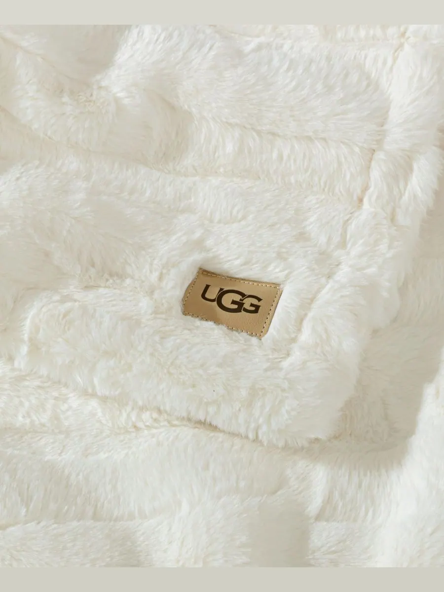 Плед Valor из искусственного меха с текстурой, 50 x 70 дюймов UGG — изображение 2 из 3, белый