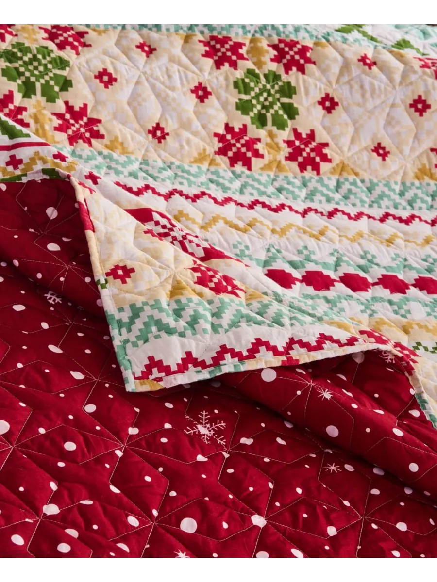 Двусторонний праздничный плед Fair Isle Snow, 50 x 60 дюймов Greenland Home Fashions — изображение 3 из 5, мульти