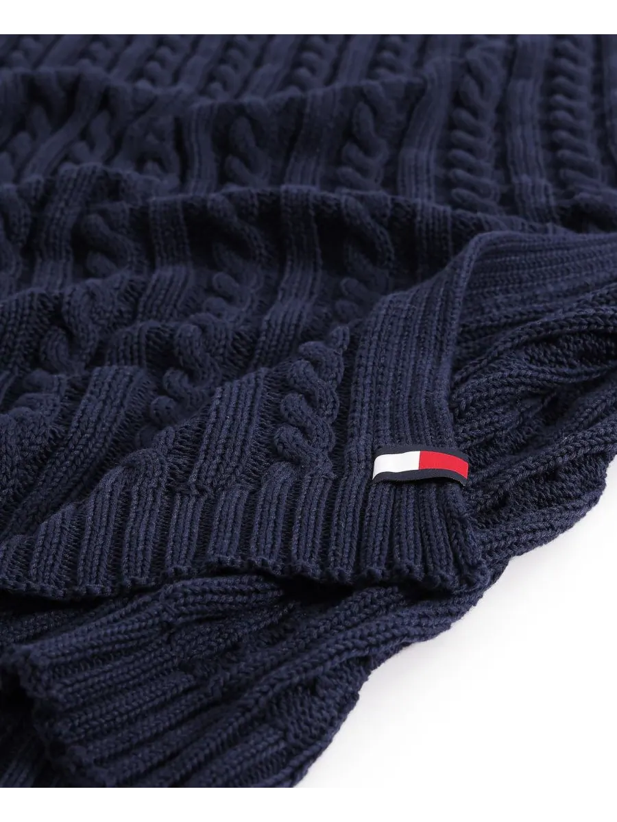 Плед из однотонной хлопковой вязки с косами, 70 x 50 дюймов Tommy Hilfiger — изображение 2 из 6, синий