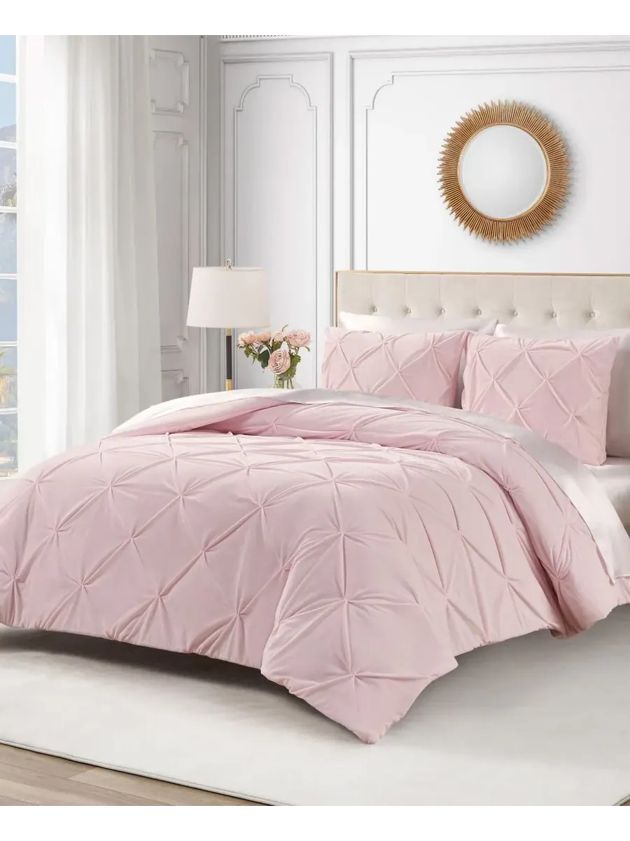 Комплект постельного белья Kiss Pleat Plush из 3 предметов, размер Full/Queen Juicy Couture — изображение 5 из 6, розовый