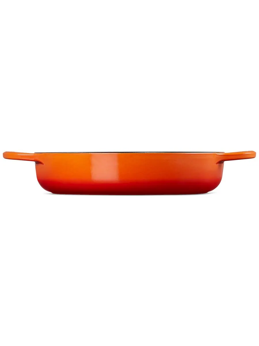 Сотейник чугунный Le Creuset Signature Everyday Pan, 3,2 л, 28 см — изображение 2 из 6, пламя