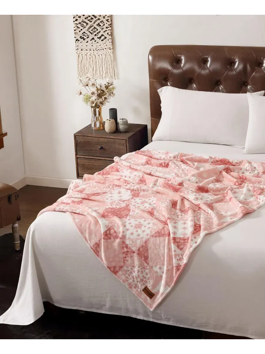 Плед из плюша с принтом «Родео», 178 x 127 см Wrangler — изображение 5 из 5, розовый
