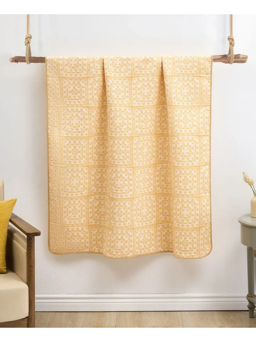Двусторонний жаккардовый плед «Бабушкины квадраты», 127 x 152 см Greenland Home Fashions — изображение 3 из 7, золото